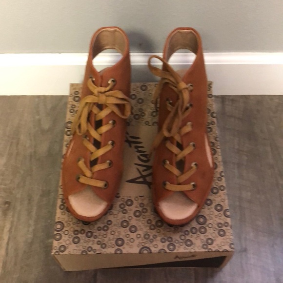 Avanti Torrie Tan Wedge Shoe - Picture 4 of 5